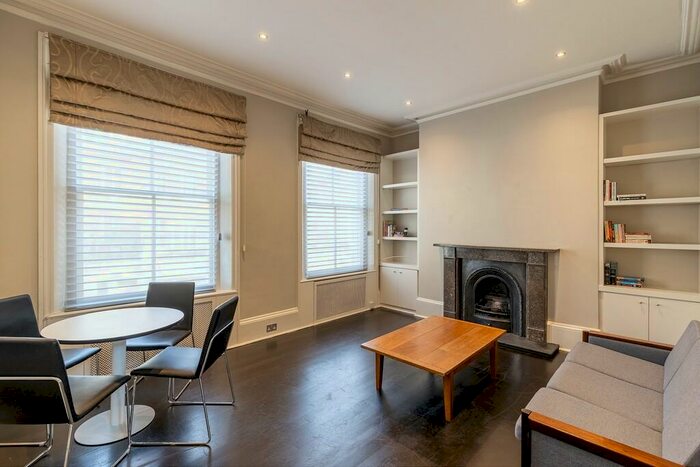 2 Bedroom Apartment To Rent In Park Walk, Chelsea, SW10
