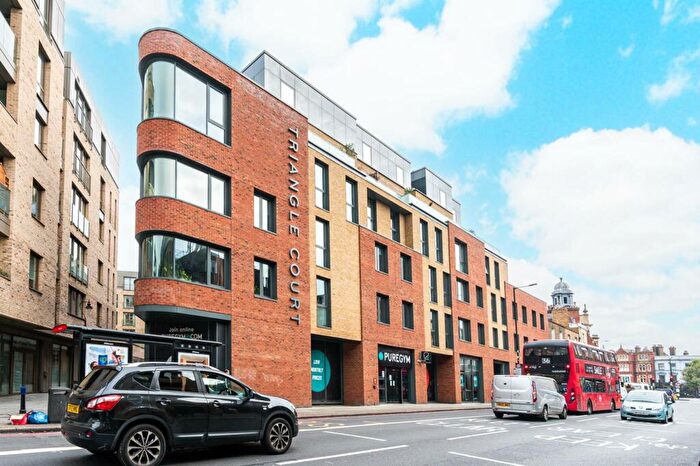 2 Bedroom Flat To Rent In Triangle Court, Camberwell, London, SE5