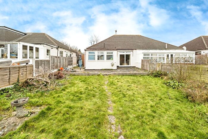 2 Bedroom Bungalow For Sale In Fairfield Close, Hornchurch, RM12