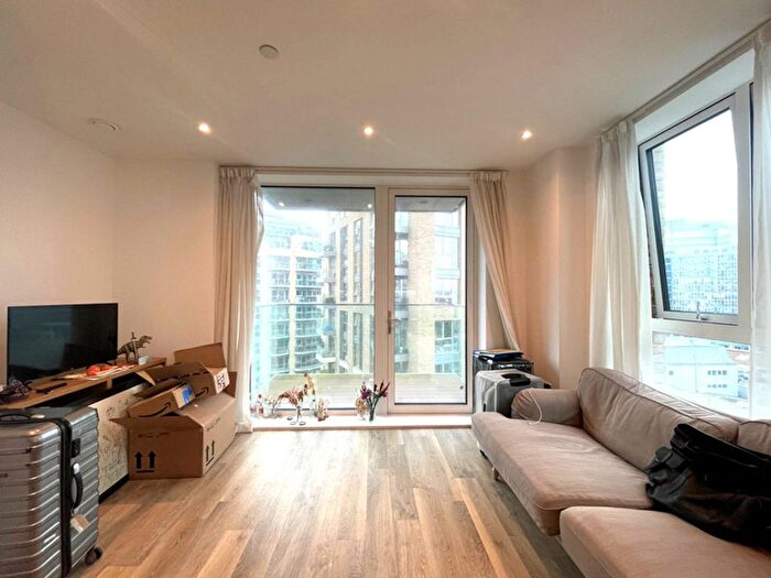 2 Bedroom Flat To Rent In Wilson House, London, SW11