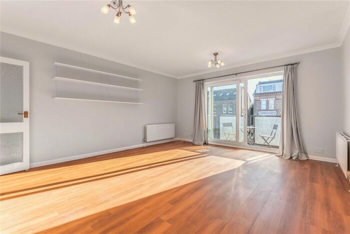 2 Bedroom Flat To Rent In Juniper House, Edge Hill, Wimbledon, SW19