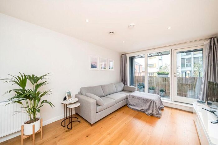 1 Bedroom Flat For Sale In Coombe Road, Kingston Upon Thames, KT2