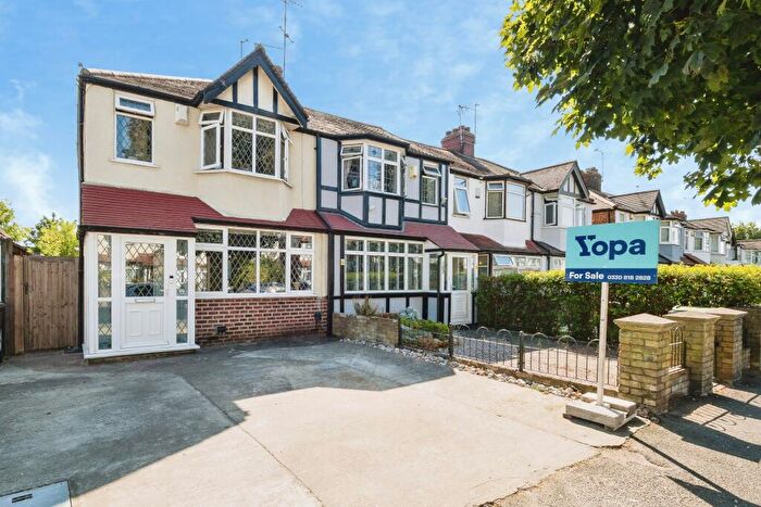 2 Bedroom End Of Terrace House For Sale In York Road, London, E4