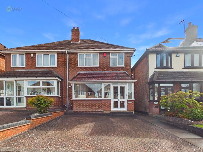 3 Bedroom Semi Detached House For Sale In Glenmead Road, Great Barr. Birmingham, B44