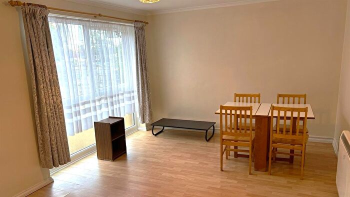 2 Bedroom Flat To Rent In Dormers Wells Lane, Southall, UB1