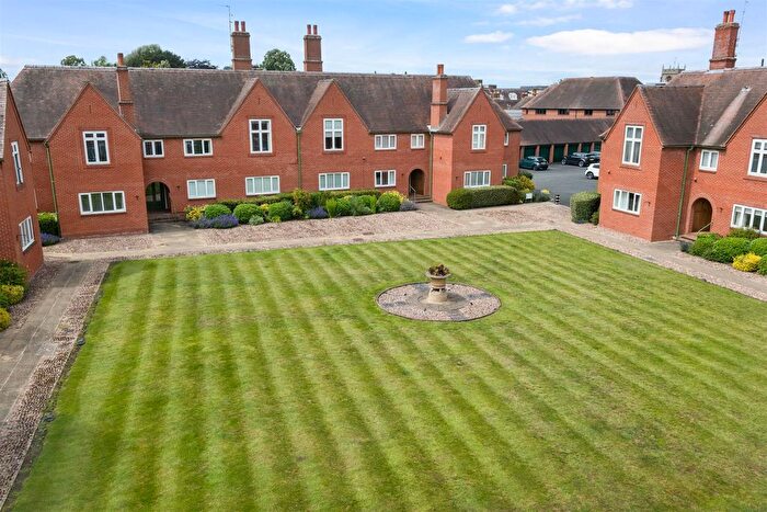 3 Bedroom Flat For Sale In Southern Lane, Stratford-Upon-Avon, CV37