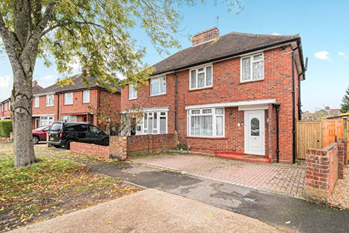 3 Bedroom Semi Detached House For Sale In Calvert Close, Aldershot, GU12