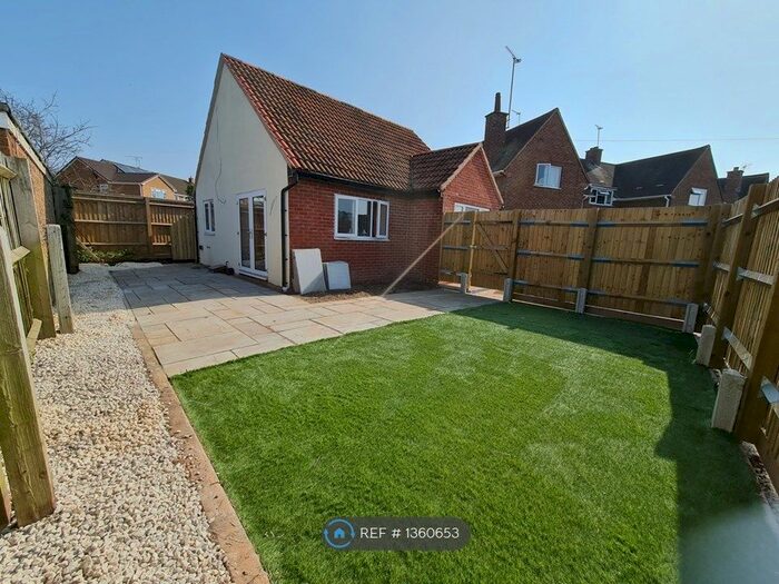 2 Bedroom Detached House To Rent In Montague Road, Warwick, CV34