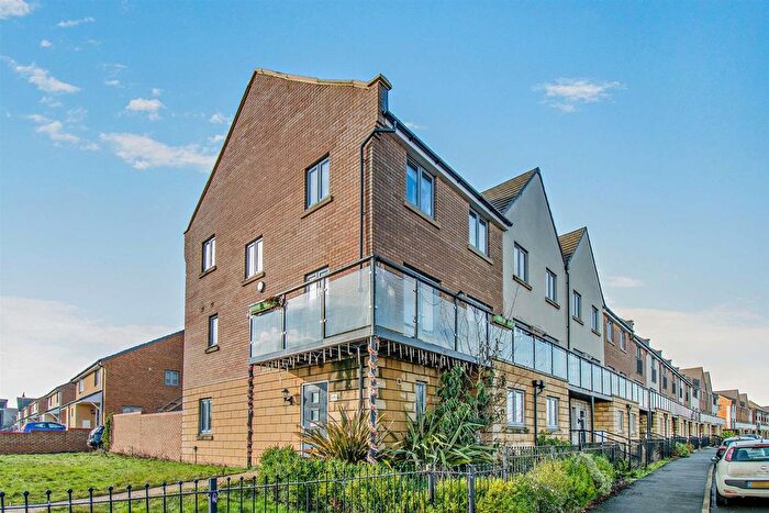 4 Bedroom End Of Terrace House For Sale In Kestrel Road, Corby, NN17