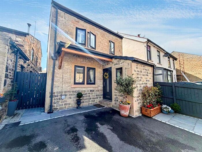 3 Bedroom Detached House For Sale In Hayhills Road, Silsden, BD20