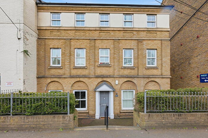 2 Bedroom Flat For Sale In Broomfield Road, Chelmsford, CM1