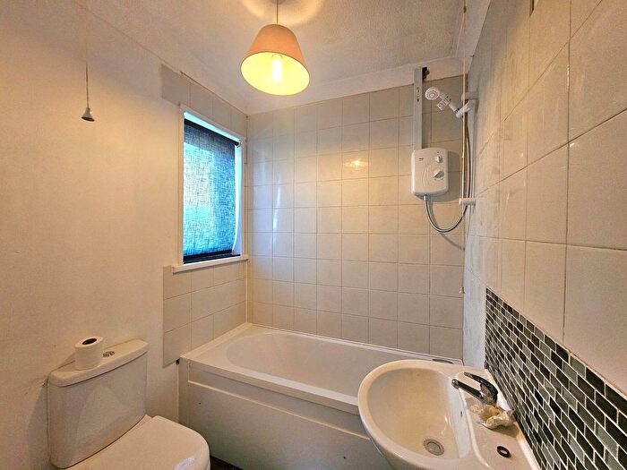 2 Bedroom Bungalow To Rent In Kings Drive, Brixham, TQ5