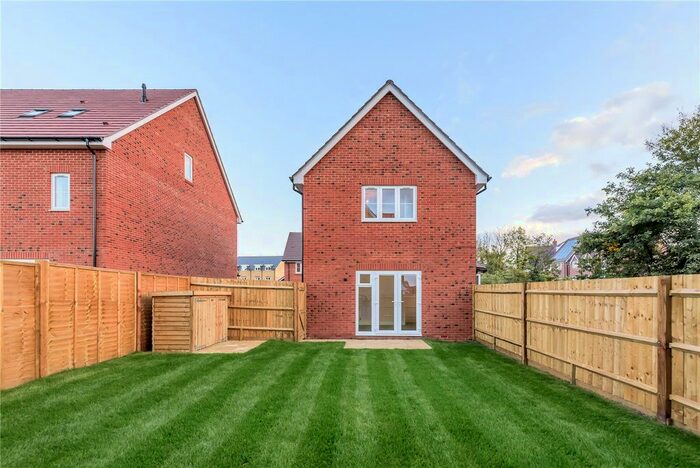 3 Bedroom Detached House To Rent In Kemp Close, Ash, Guildford, GU12