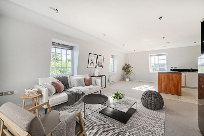 2 Bedroom Flat For Sale In Tweedy Road, Bromley, BR1