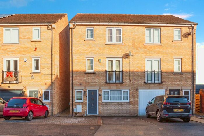 5 Bedroom Semi-Detached House To Rent In Bluebell Road, East Ardsley, Wakefield, WF3