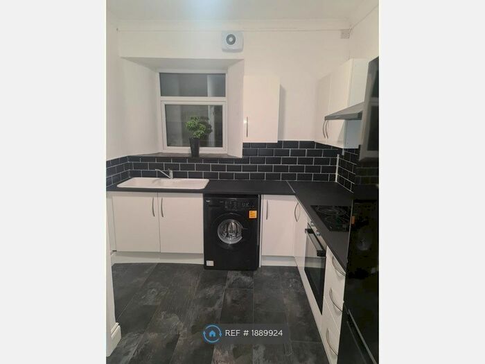 1 Bedroom Flat To Rent In Talbot Road, Talbot Green, Pontyclun, CF72