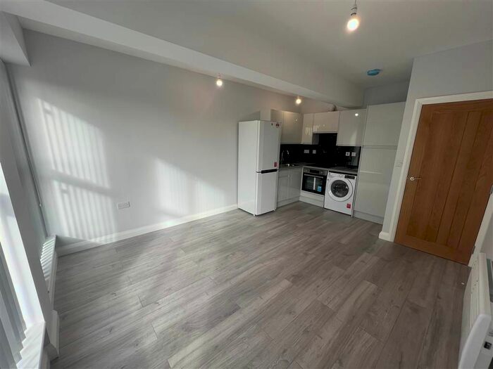 2 Bedroom Flat To Rent In Station Street, Burton-On-Trent, DE14