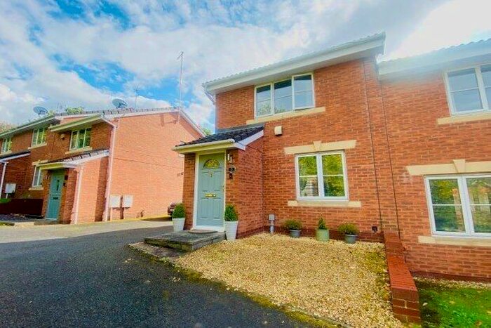 2 Bedroom Property To Rent In Royal Close, Rugeley, WS15