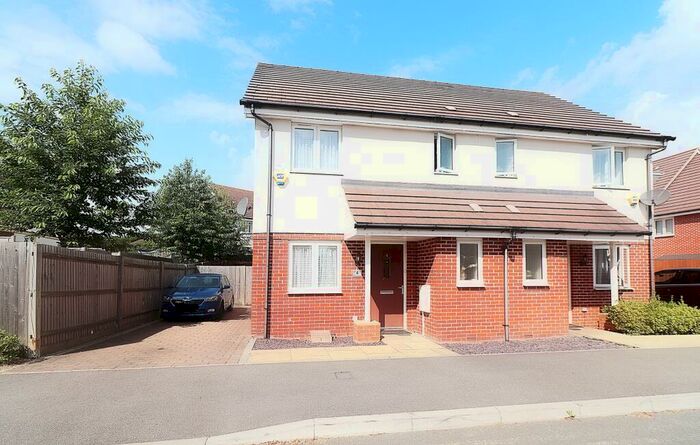 3 Bedroom Semi-Detached House To Rent In Halcrow Avenue, Dartford, DA1
