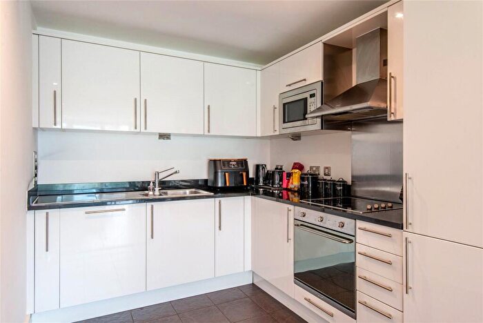2 Bedroom Apartment To Rent In Drayton Park, London, N5