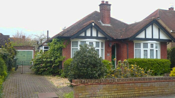 2 Bedroom Detached Bungalow To Rent In Bucks Avenue, Oxhey, Watford, WD19