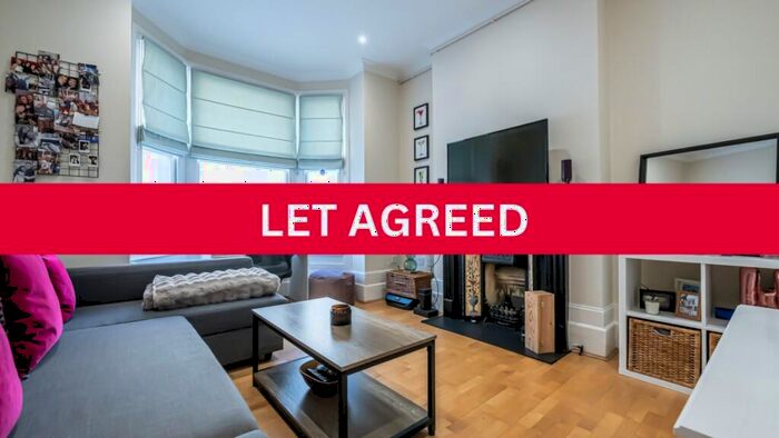 1 Bedroom Flat To Rent In Sangora Road, Battersea, London, SW11
