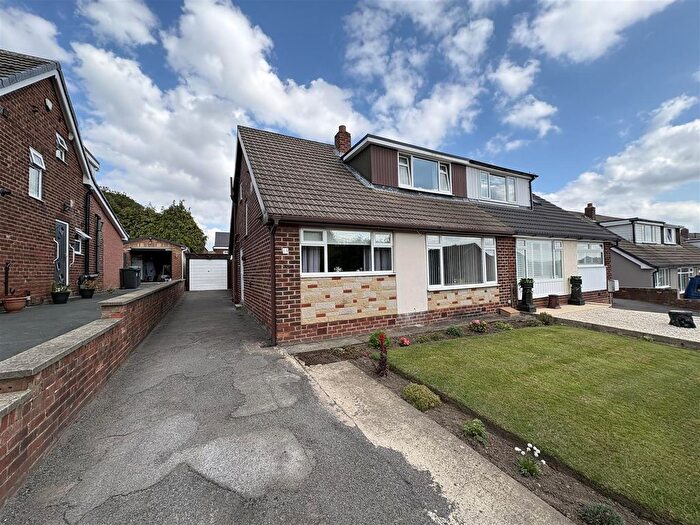 3 Bedroom Semi-Detached House For Sale In Fairfield Avenue, Heckmondwike, WF16