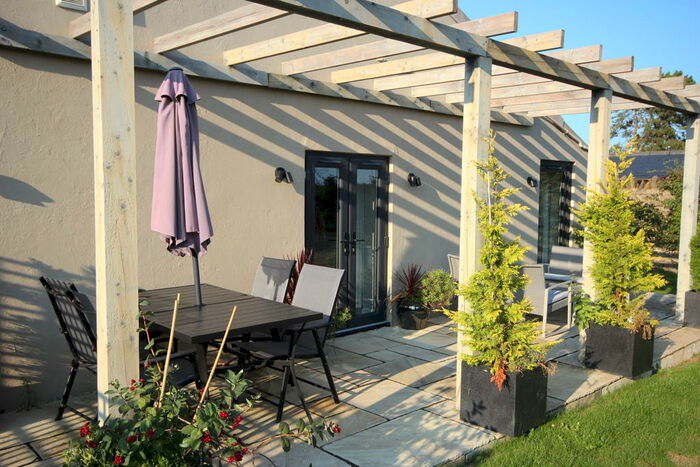 2 Bedroom Flat To Rent In Studio Cold Ashton, SN14