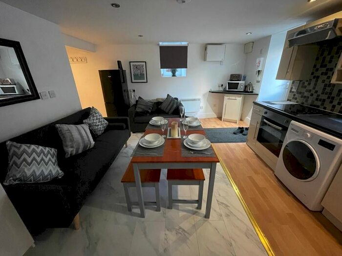 2 Bedroom Flat To Rent In Brunswick Street, Sheffield, S10