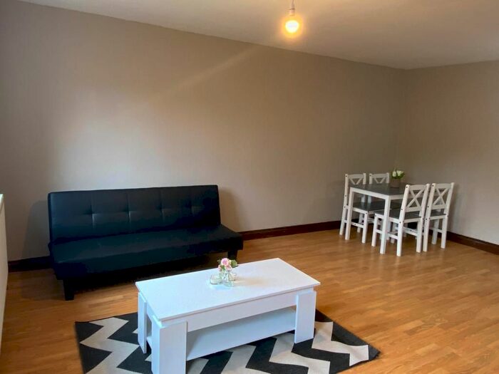 2 Bedroom Bungalow To Rent In Dale Road, Flat, Luton, LU1