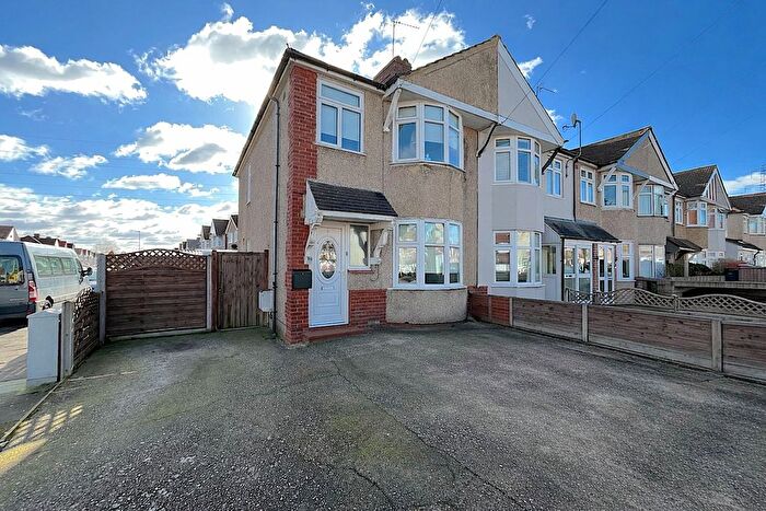 3 Bedroom Terraced House For Sale In Northumberland Avenue, Welling, DA16