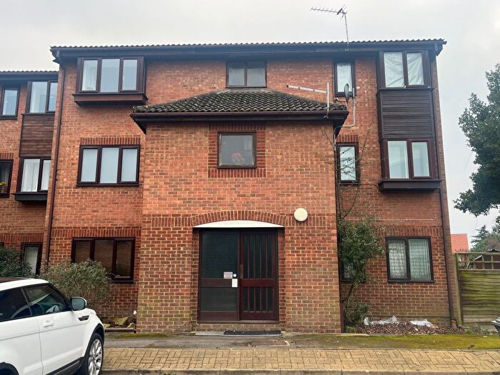 1 Bedroom Flat To Rent In Quincy Road, Egham, TW20