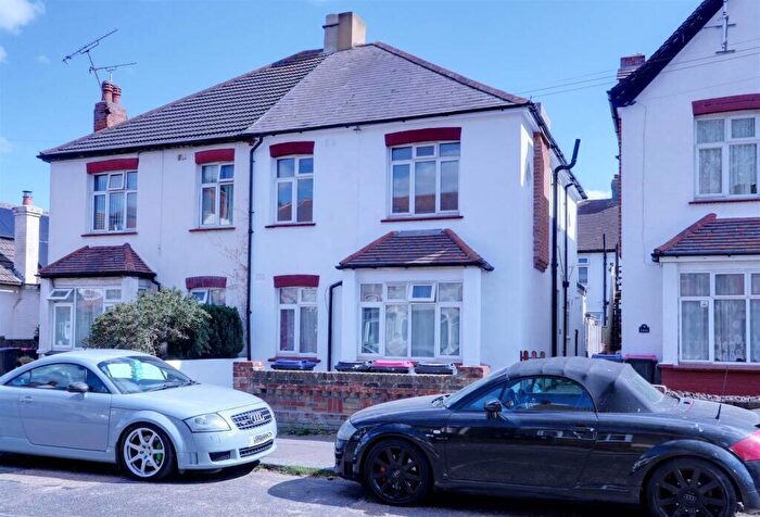 2 Bedroom Flat For Sale In Rylands Road, Southend-on-Sea, Essex, SS2