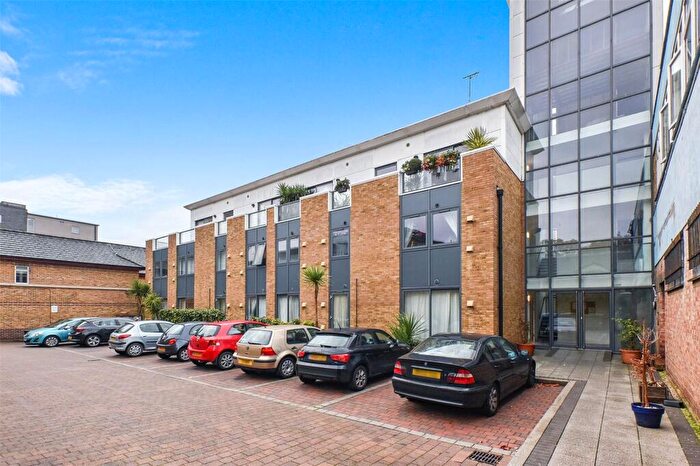 2 Bedroom Apartment To Rent In Vista Building, A Bow Road, London, E3