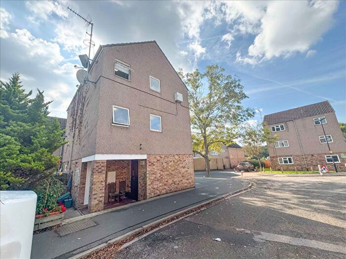 1 Bedroom Flat For Sale In Dickenson Road, Hanworth, Middlesex, TW13