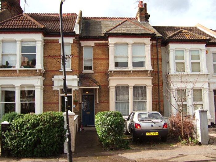 2 Bedroom Flat To Rent In Avenue Road, Westcliff On Sea, SS0