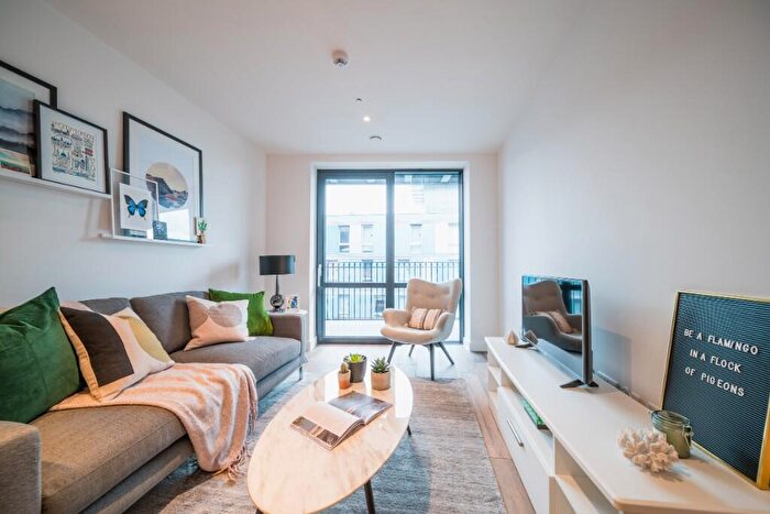 1 Bedroom Flat To Rent In Three Colts Lane, London, E2