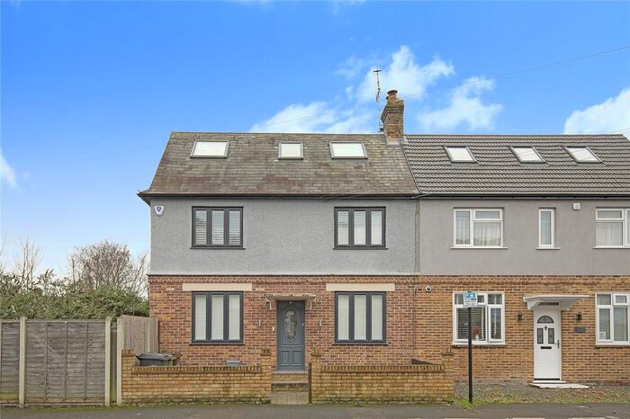 4 Bedroom Semi-Detached House To Rent In Lyne Crescent, Walthamstow, London, E17
