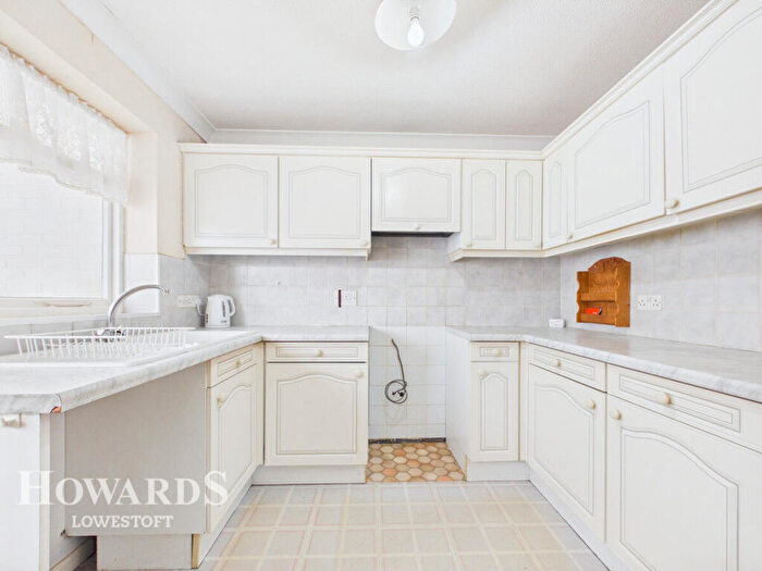 2 Bedroom Terraced Bungalow For Sale In Lloyds Avenue, Lowestoft, NR33