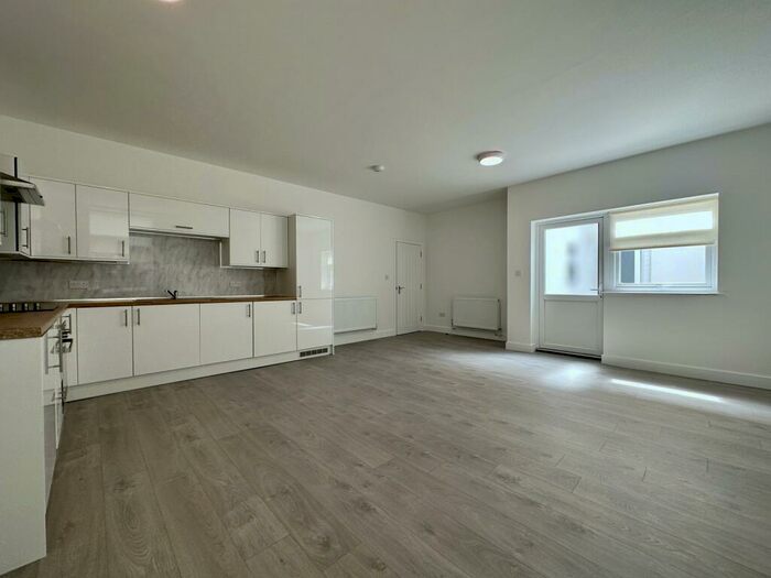 2 Bedroom Ground Flat To Rent In King Street, Southport, Merseyside., PR8