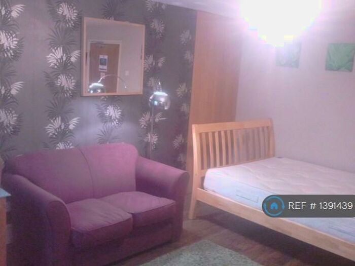 Studio To Rent In Lower Rock Gardens, Brighton, BN2