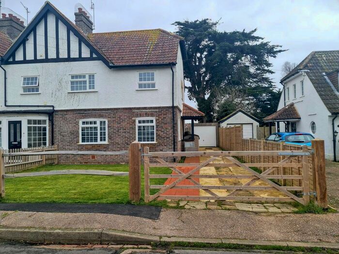 3 Bedroom End Of Terrace House To Rent In The Midway, Felpham, PO22