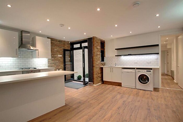 2 Bedroom Mews To Rent In Chamberlayne Road, Kensal Rise, NW10