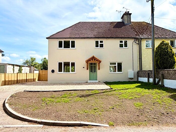 4 Bedroom Semi-detached House For Sale In Hollow Way, Bradenstoke, SN15