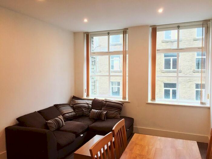 2 Bedroom Flat To Rent In Vincent Street, Bradford BD1