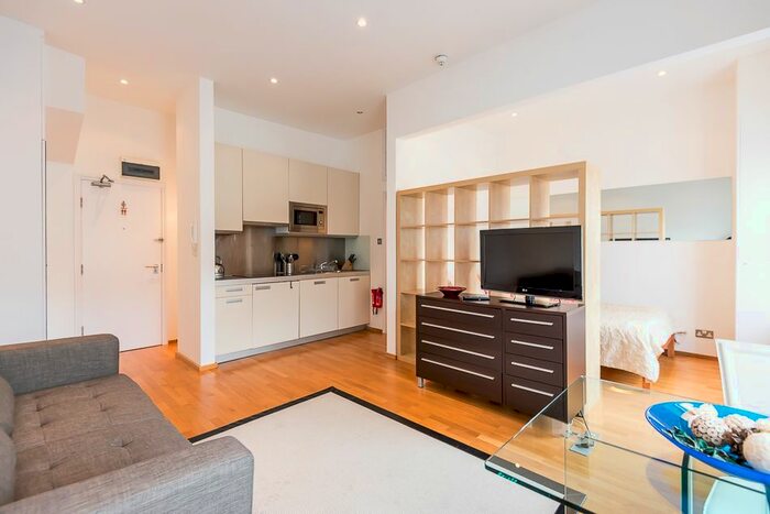 Studio To Rent In St Stephens Gardens, Bayswater / Royal Oak, W2