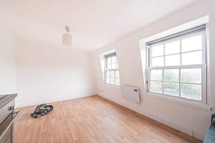 1 Bedroom Flat To Rent In Burdett Road, Limehouse, London, E14