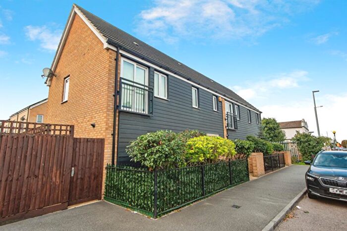 3 Bedroom Semi-Detached House For Sale In London Road, Grays, RM20