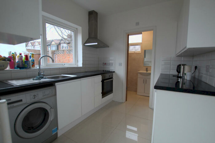 5 Bedroom Semi-Detached House To Rent In Stunning Five Bedroom House A Five Minute Walk From Local Superstores! London, E4