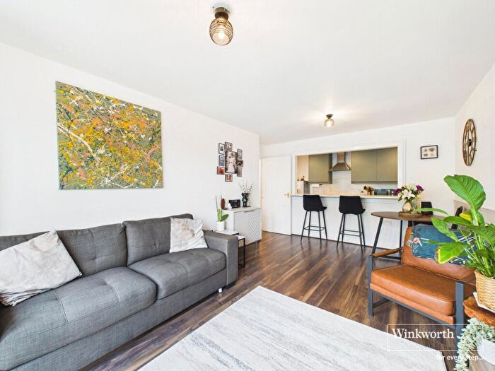 2 Bedroom Apartment For Sale In Rookery Way, London, NW9